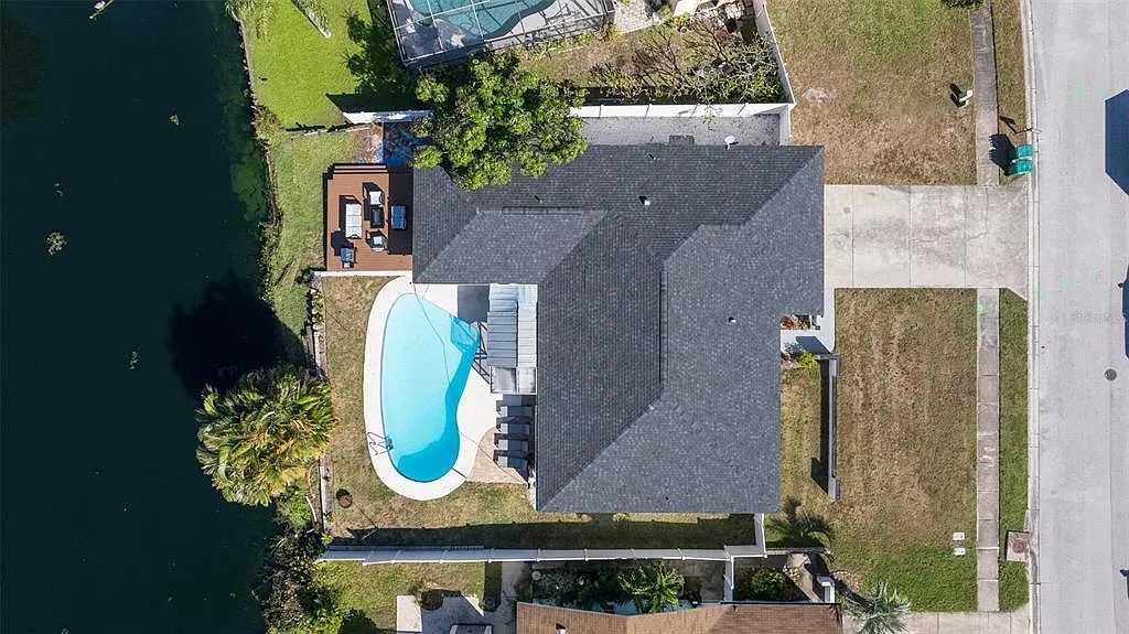 St Pete 4 bed photo 29